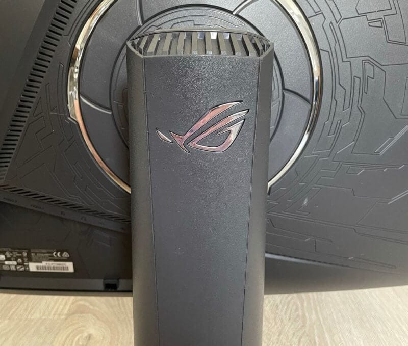 ASUS ROG Strix XG32VQR Gaming Monitor Review 13 ASUS XG32VQR review photos 10 ASUS ROG Strix XG32VQR Gaming Monitor Review