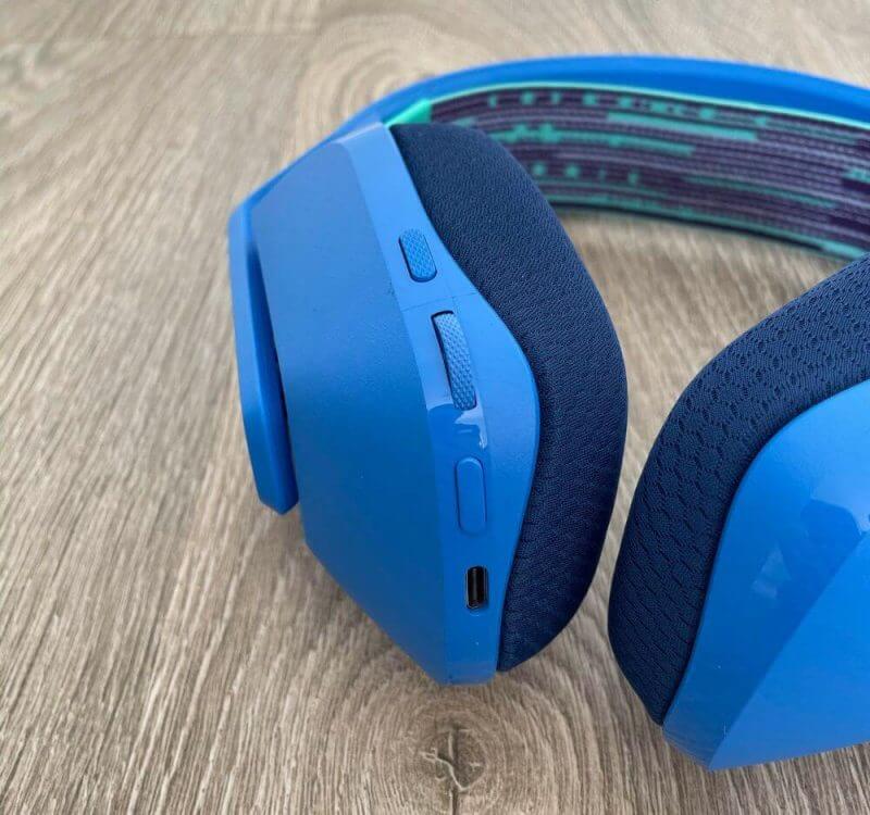 Logitech G733 Lightspeed Wireless Headset Review 8 Logitech G733 review photos 05 Logitech G733 Lightspeed Wireless Headset Review