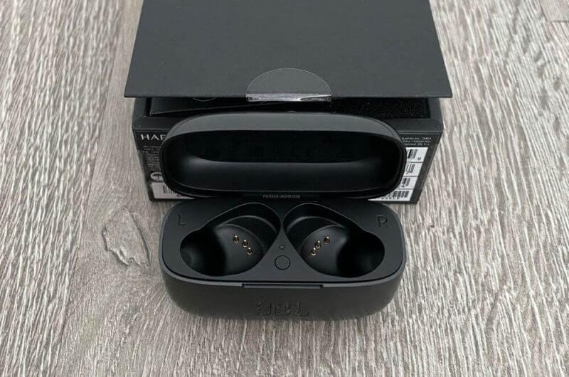 JBL Live 300TWS Review 8 JBL Live 300 TWS Review 05 JBL Live 300TWS Review