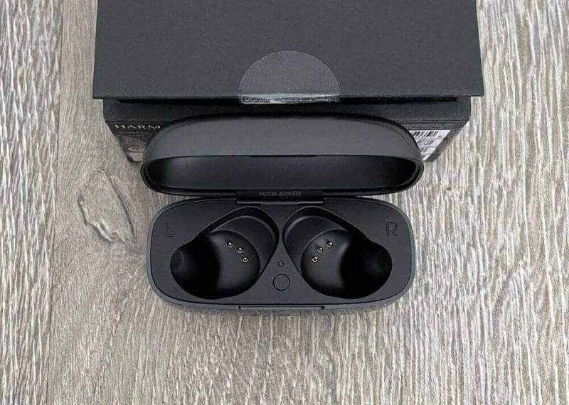 JBL Live 300TWS Review 9 JBL Live 300 TWS Review 06 JBL Live 300TWS Review