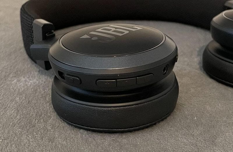 JBL Live 460NC Headphones Review 8 JBL Live 460 NC Review 07 JBL Live 460NC Headphones Review