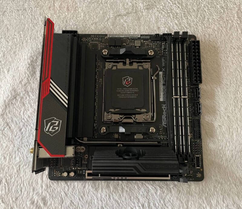 美品 ASRock B650E PG-ITX WiFi 最新BIOS更新済み B650E PG-ITX WiFi | ASRock(アスロック) Socket AM5 AMD B650E Mini